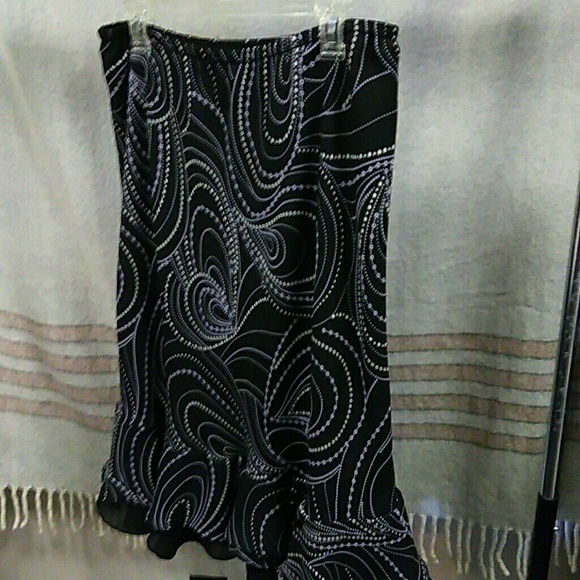 3 for $20 Women's Really nice skirt🌻🌸🌷 - Picture 2 of 3